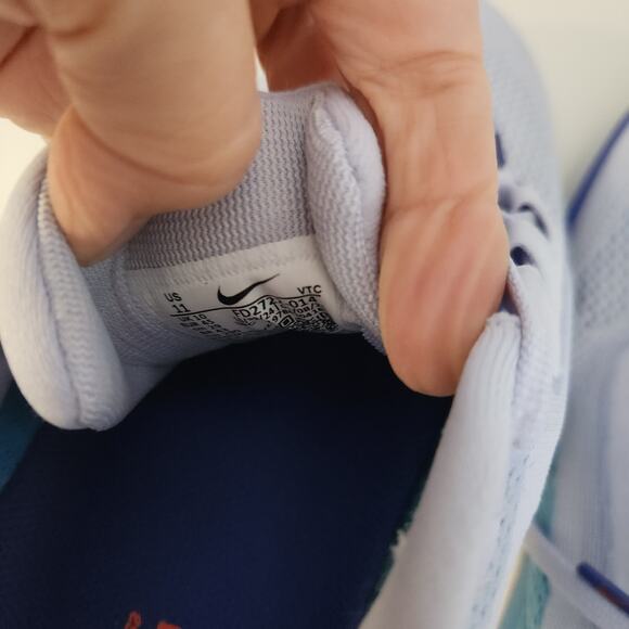 Athletic_Shoes